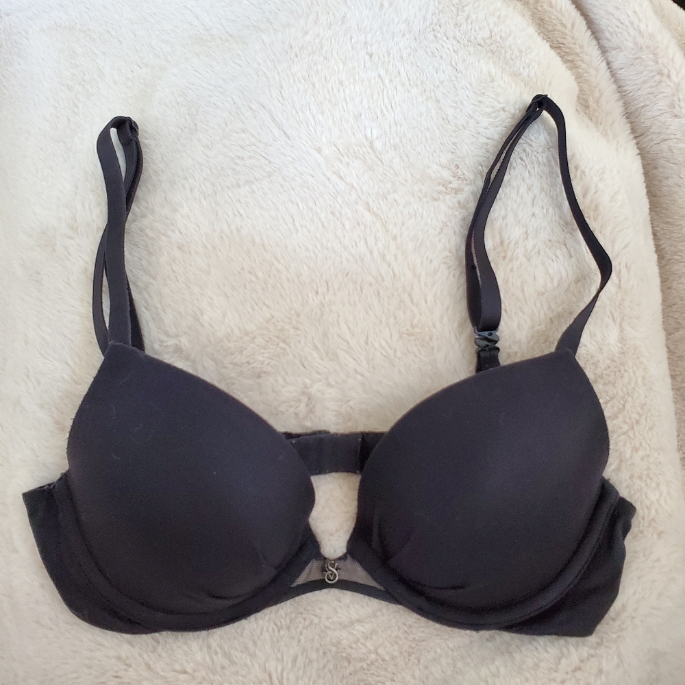 Fabulous Victoria's Secret plunge bra 32B